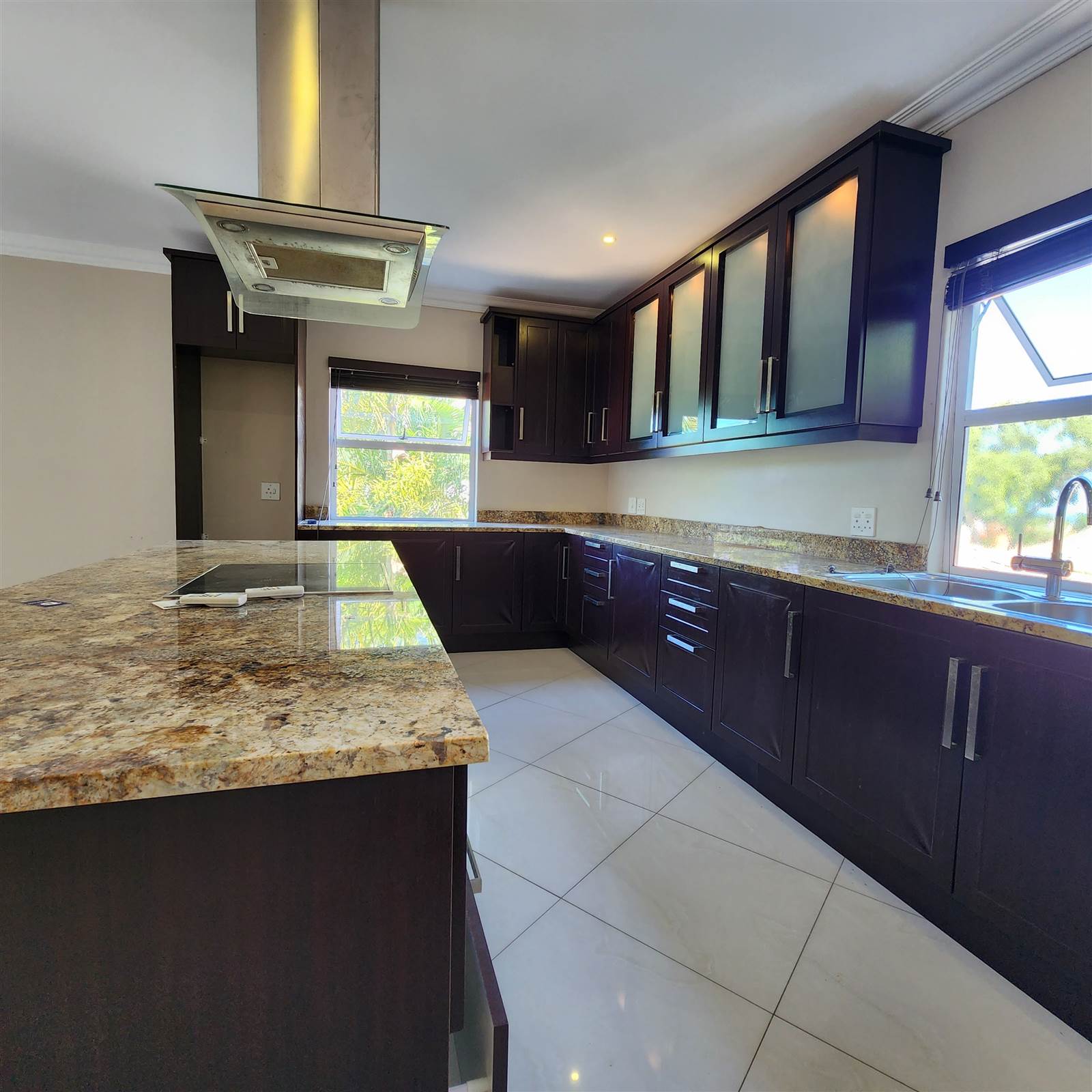 6 Bed House in Durban North photo number 5