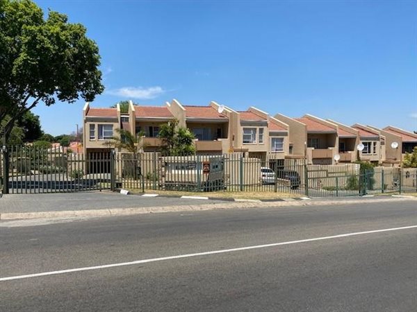 3 Bedroom Townhouse 3 Bedroom Townhouse