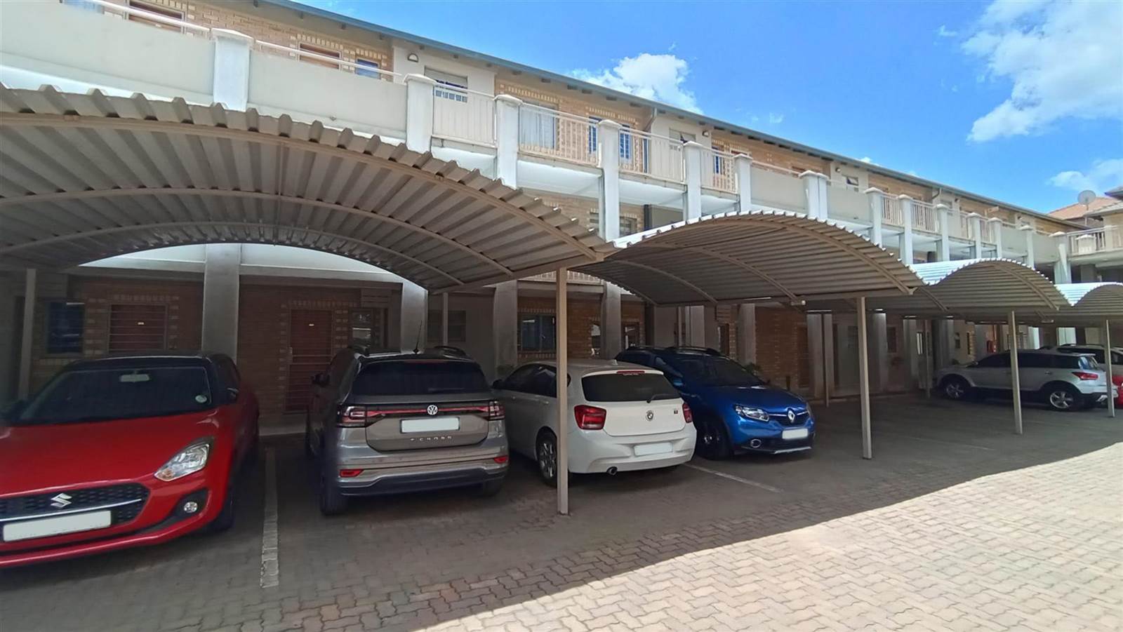 2 Bed Townhouse in Pretoria North photo number 2