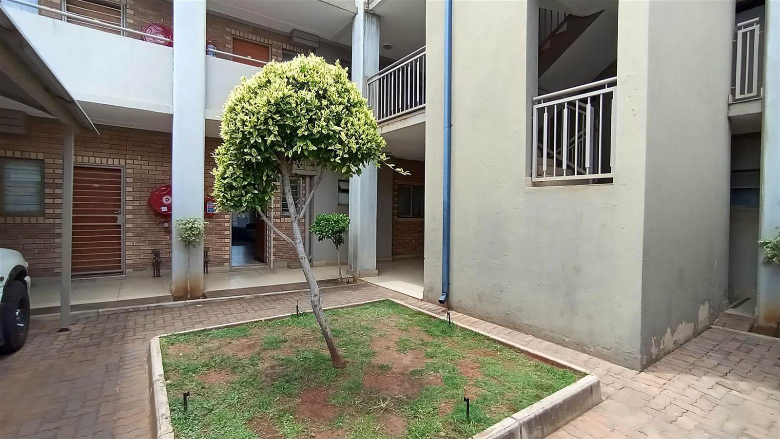 2 Bed Townhouse in Pretoria North photo number 1