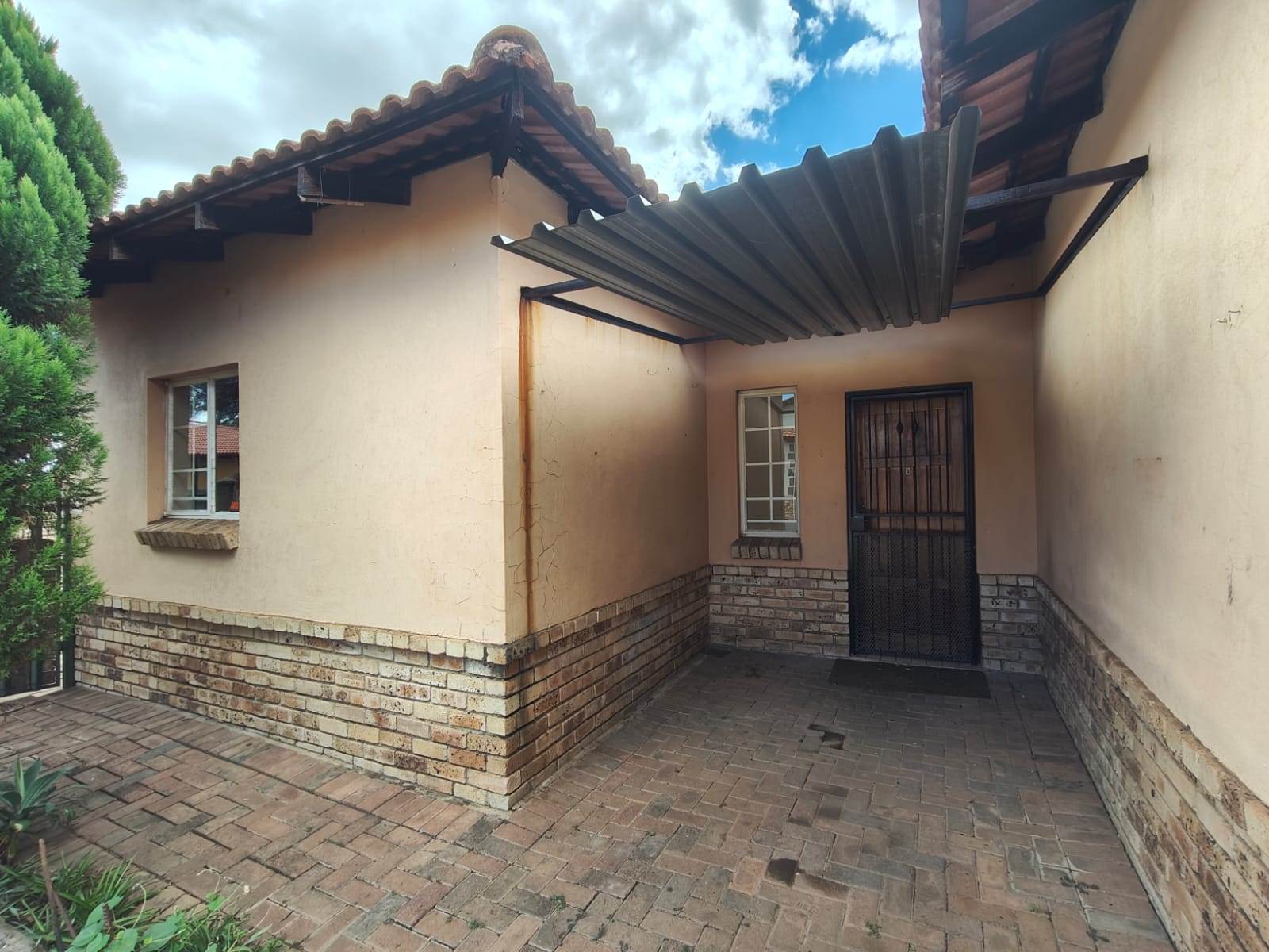 3 Bed House in Waterval East photo number 12