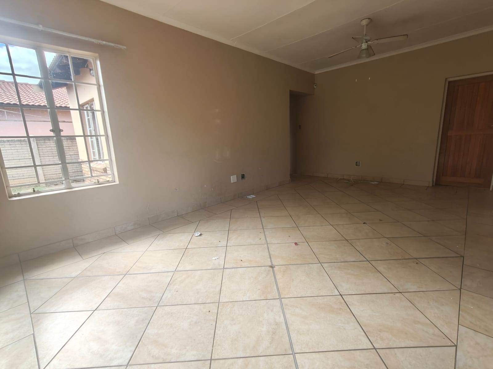 3 Bed House in Waterval East photo number 5