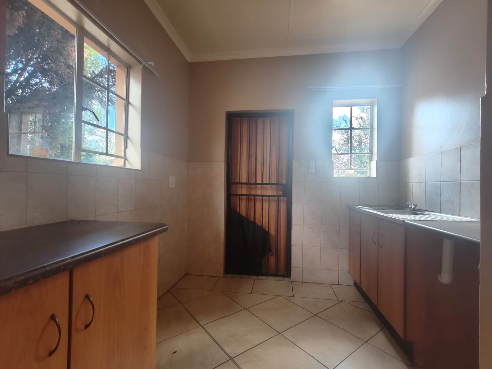 3 Bed House in Waterval East photo number 3