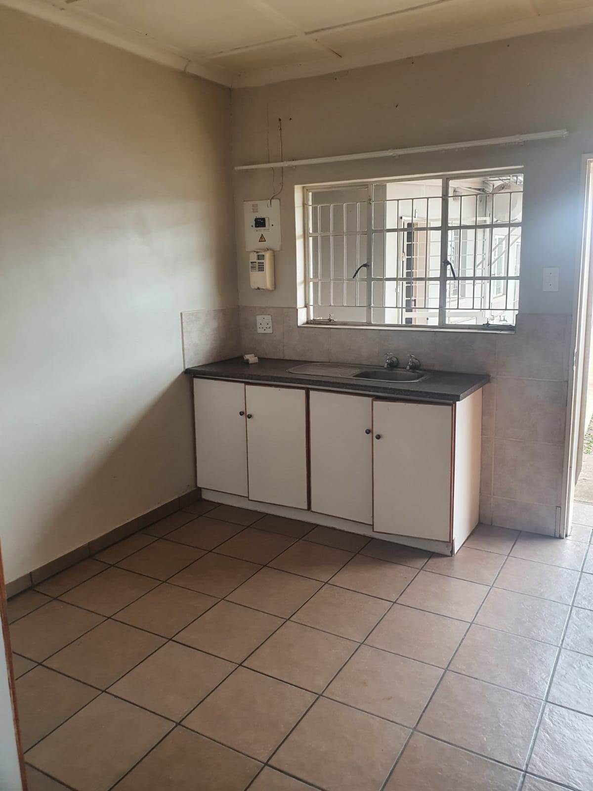 1 Bed Apartment in Vryburg photo number 4
