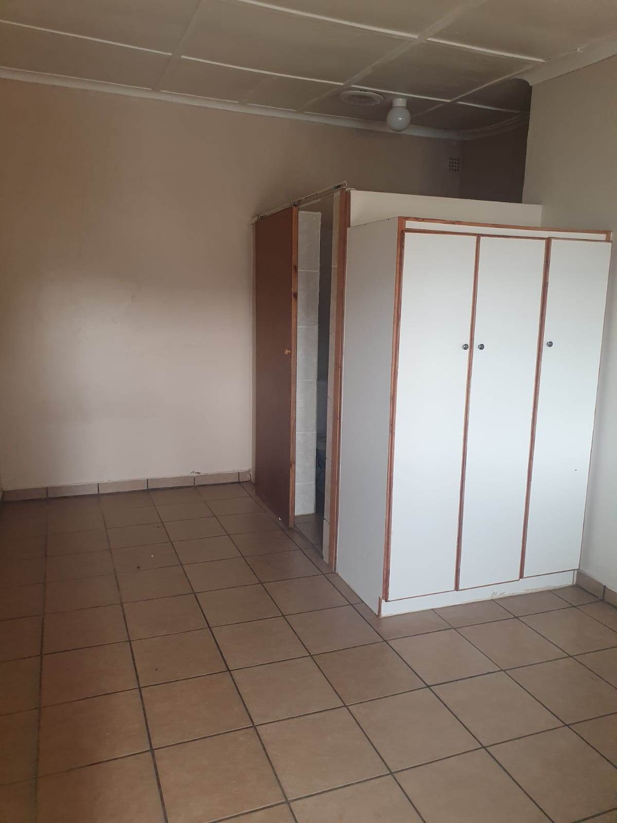 1 Bed Apartment in Vryburg photo number 3