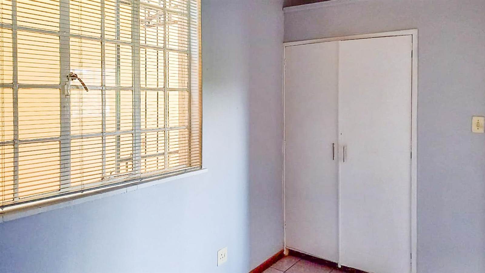 3 Bed Flat in Paarl Central East photo number 8