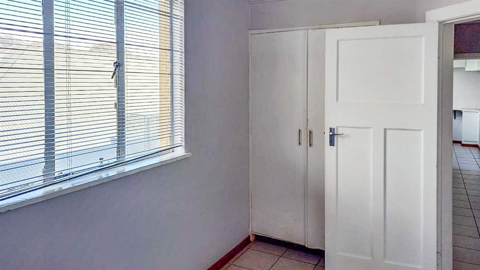 3 Bed Flat in Paarl Central East photo number 9