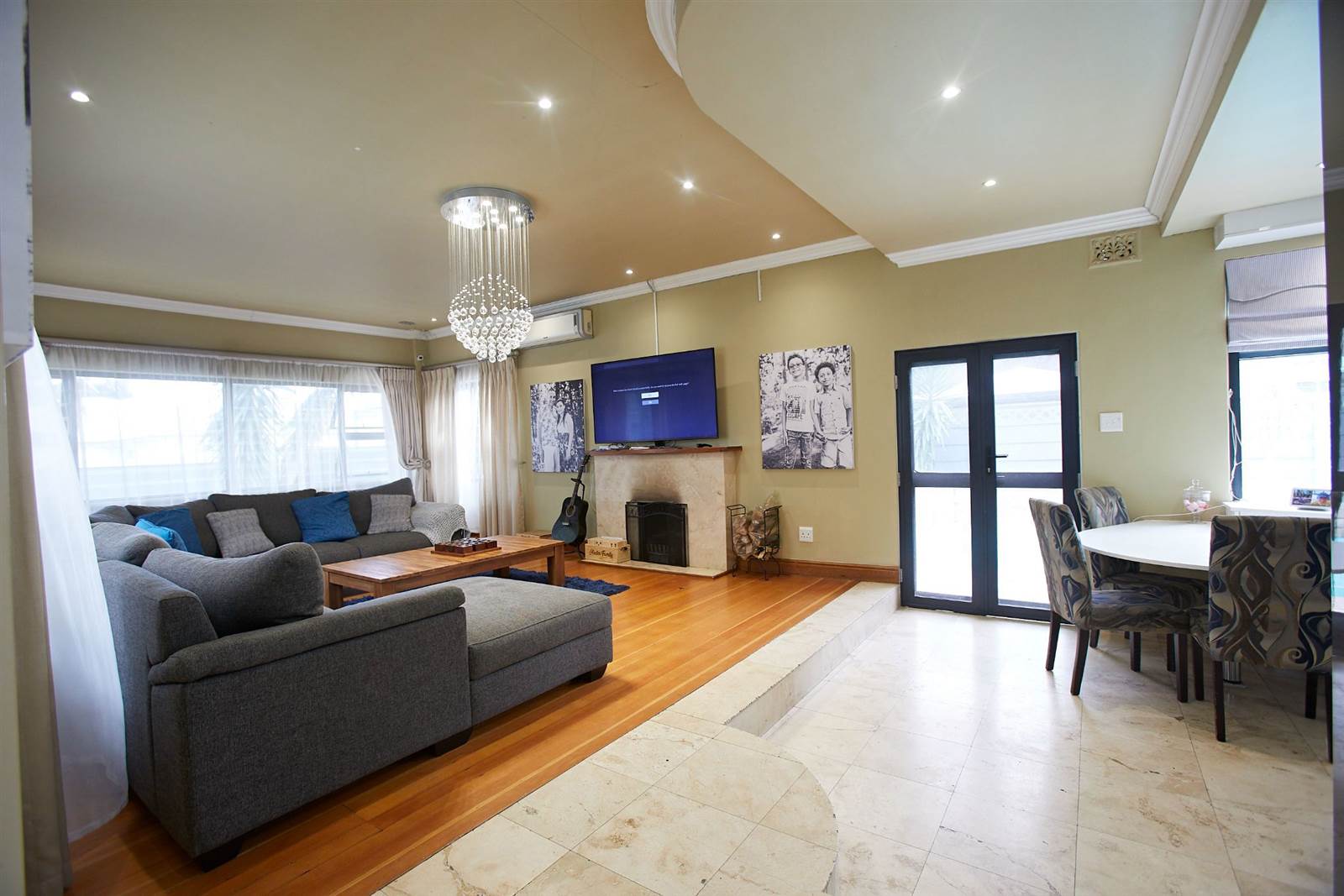 6 Bed House in Pinelands photo number 3