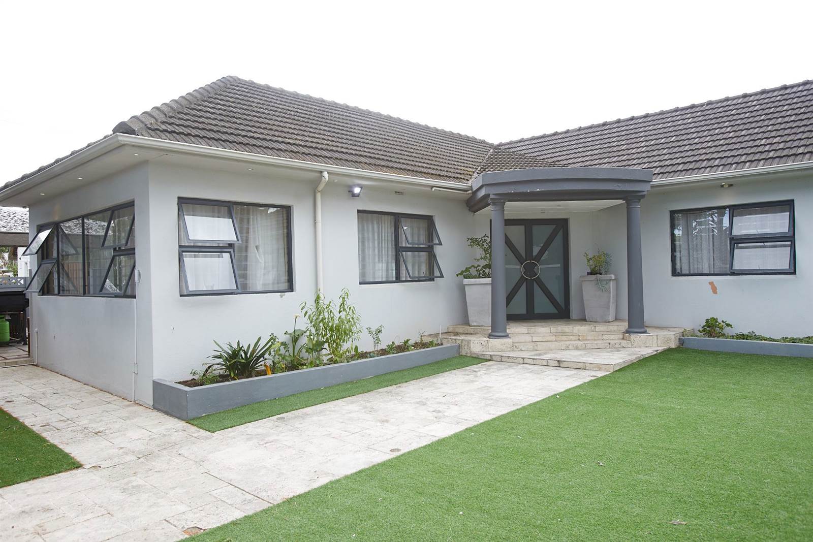 6 Bed House in Pinelands photo number 1