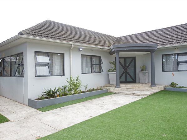 6 Bed House in Pinelands