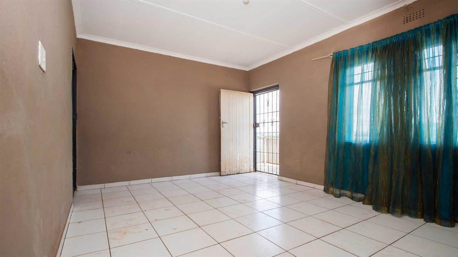 1 Bed Flat in Bosmont photo number 3