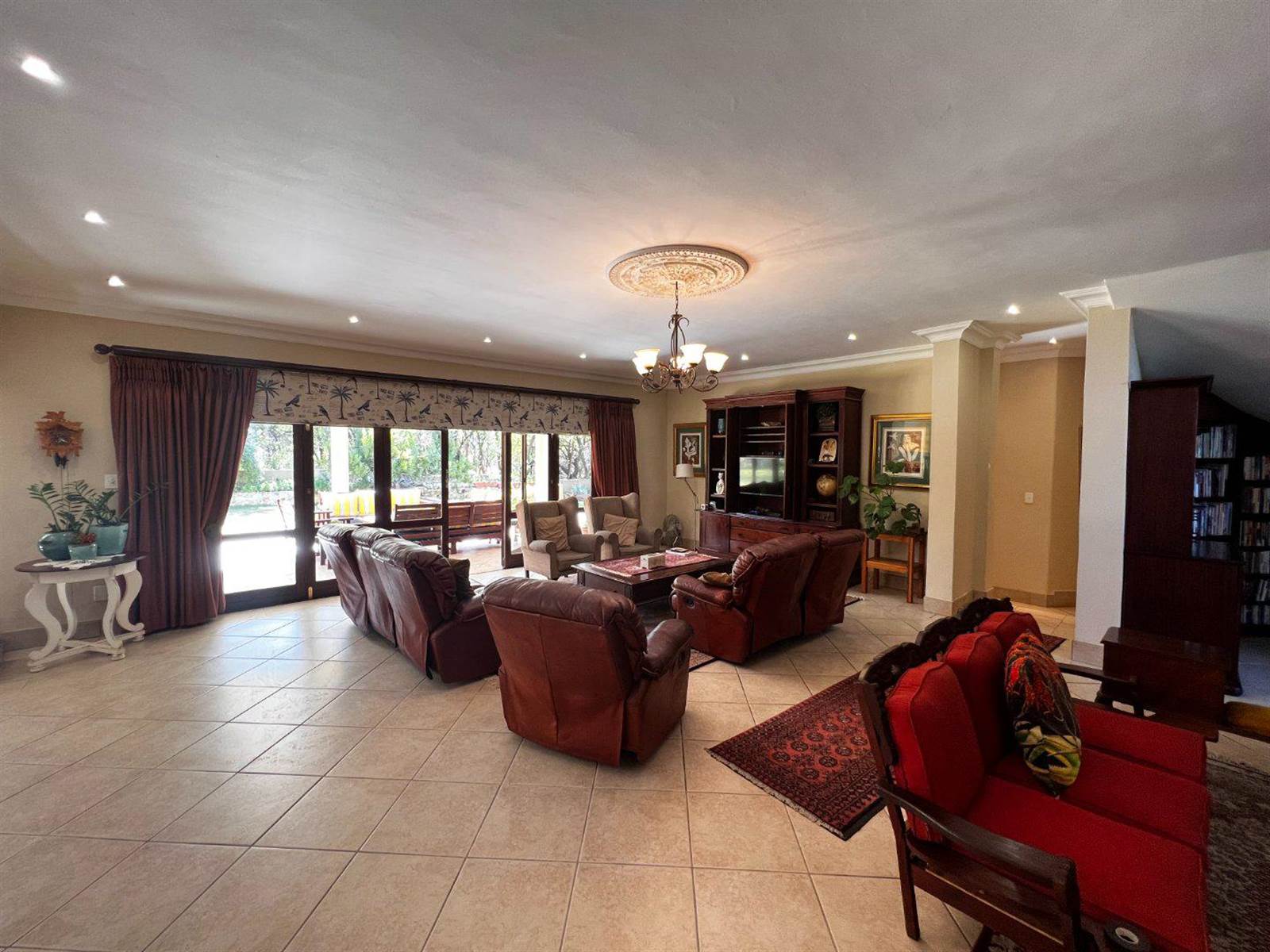 6 Bed House in Leeuwfontein Estate photo number 7
