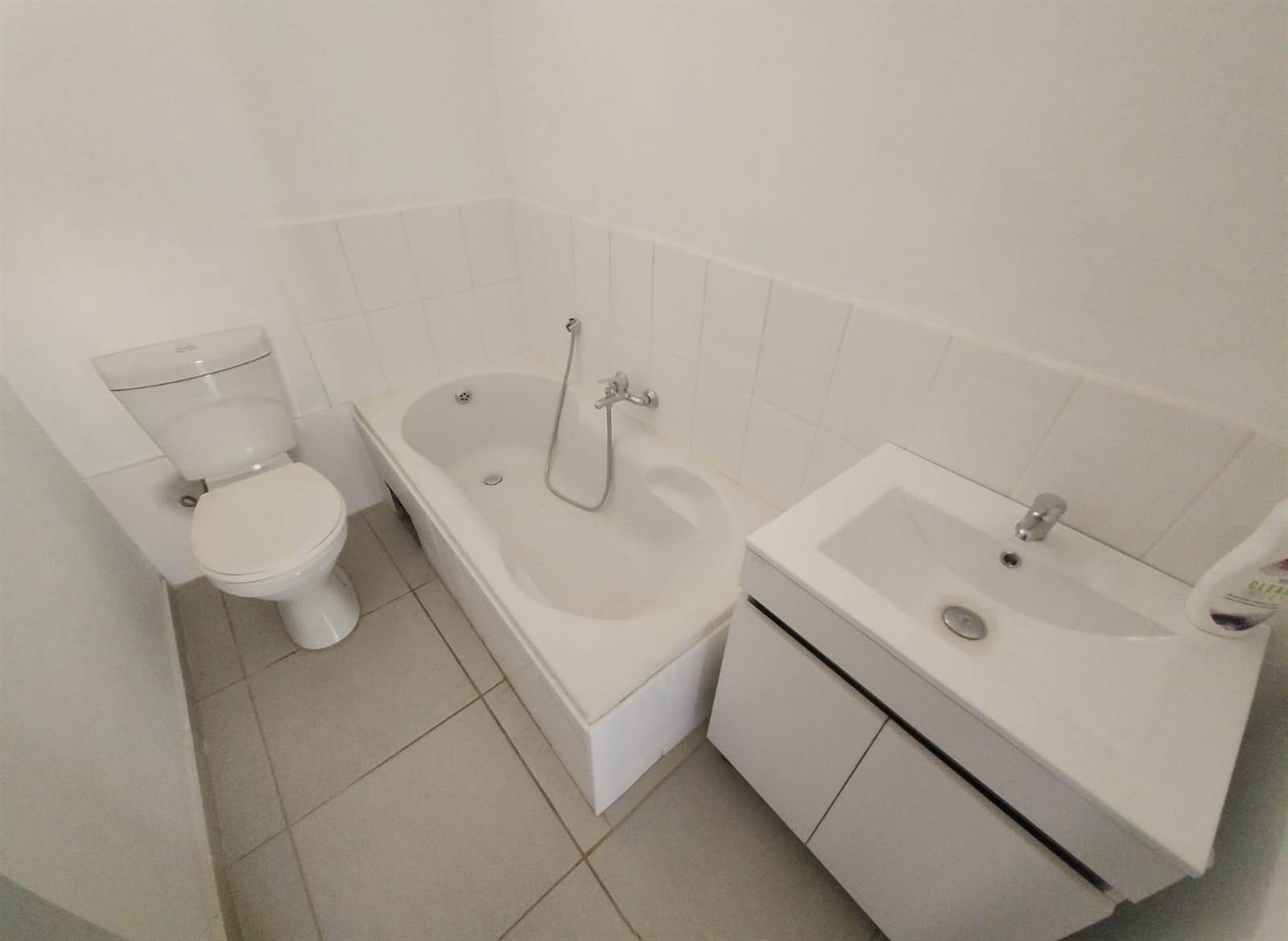 2 Bed Apartment in Soweto Central photo number 17
