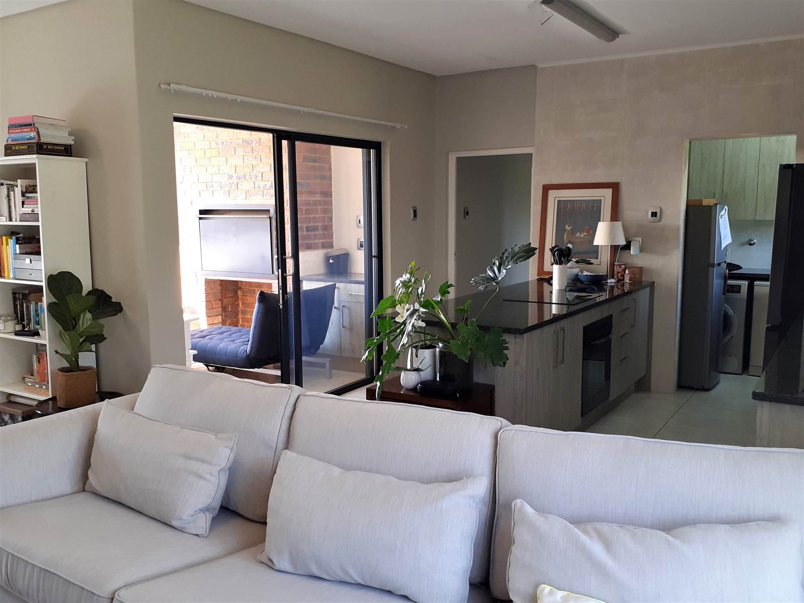 2 Bed Apartment in Craighall photo number 5
