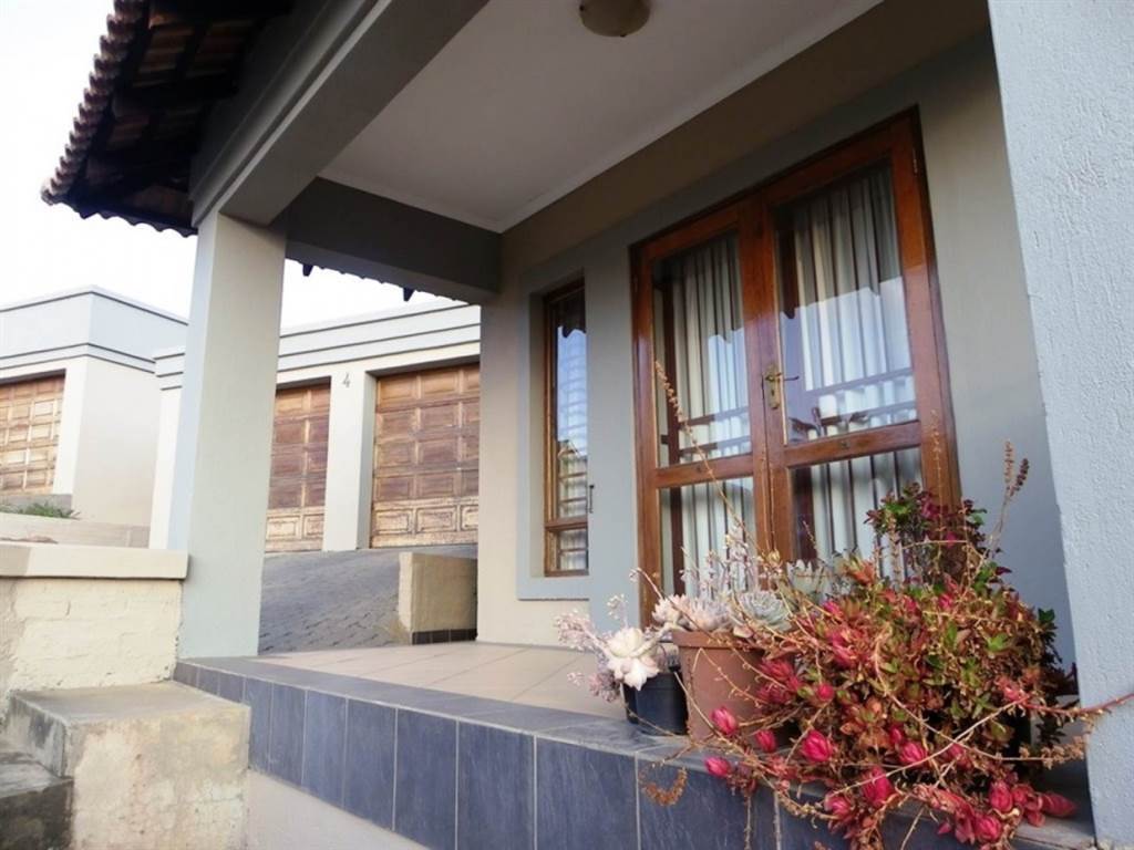 3 Bed Townhouse in Bergsig photo number 10