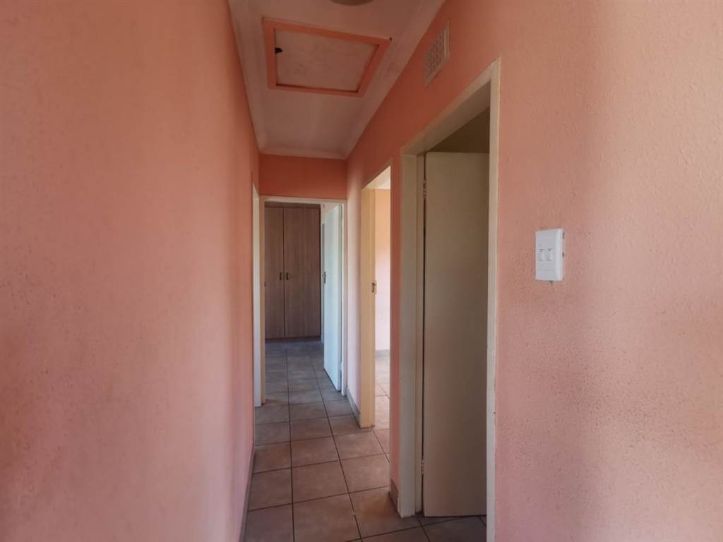 3 Bed House in Leopards Rest Security Estate photo number 6