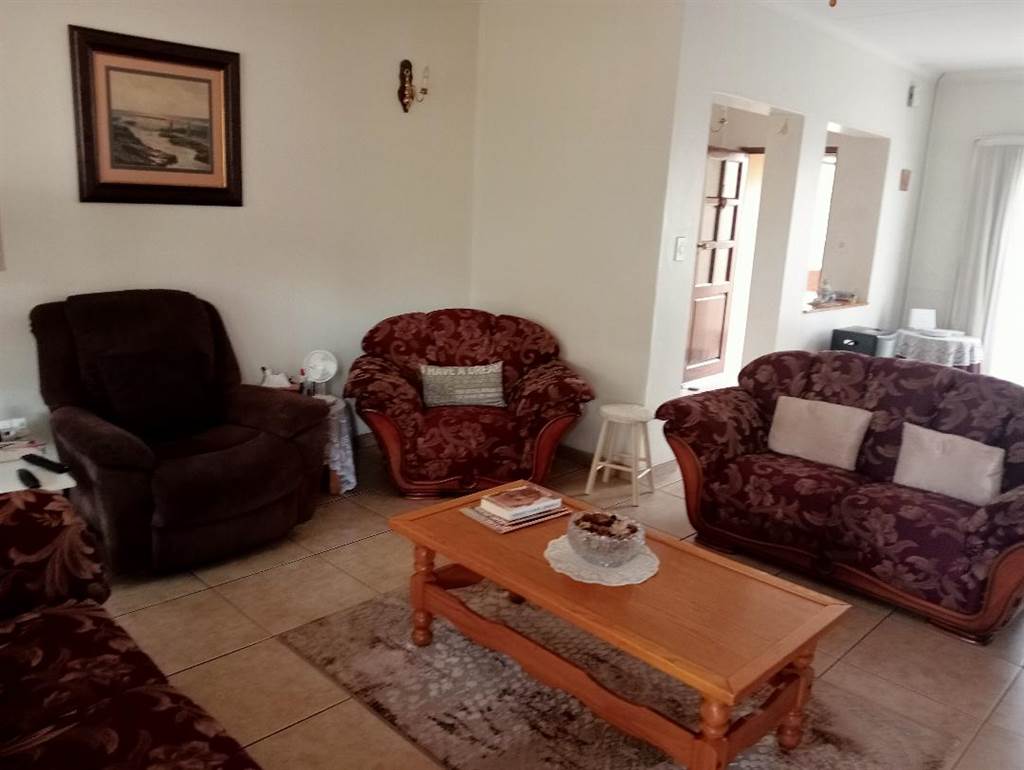 2 Bed Townhouse in Eldoraigne photo number 17