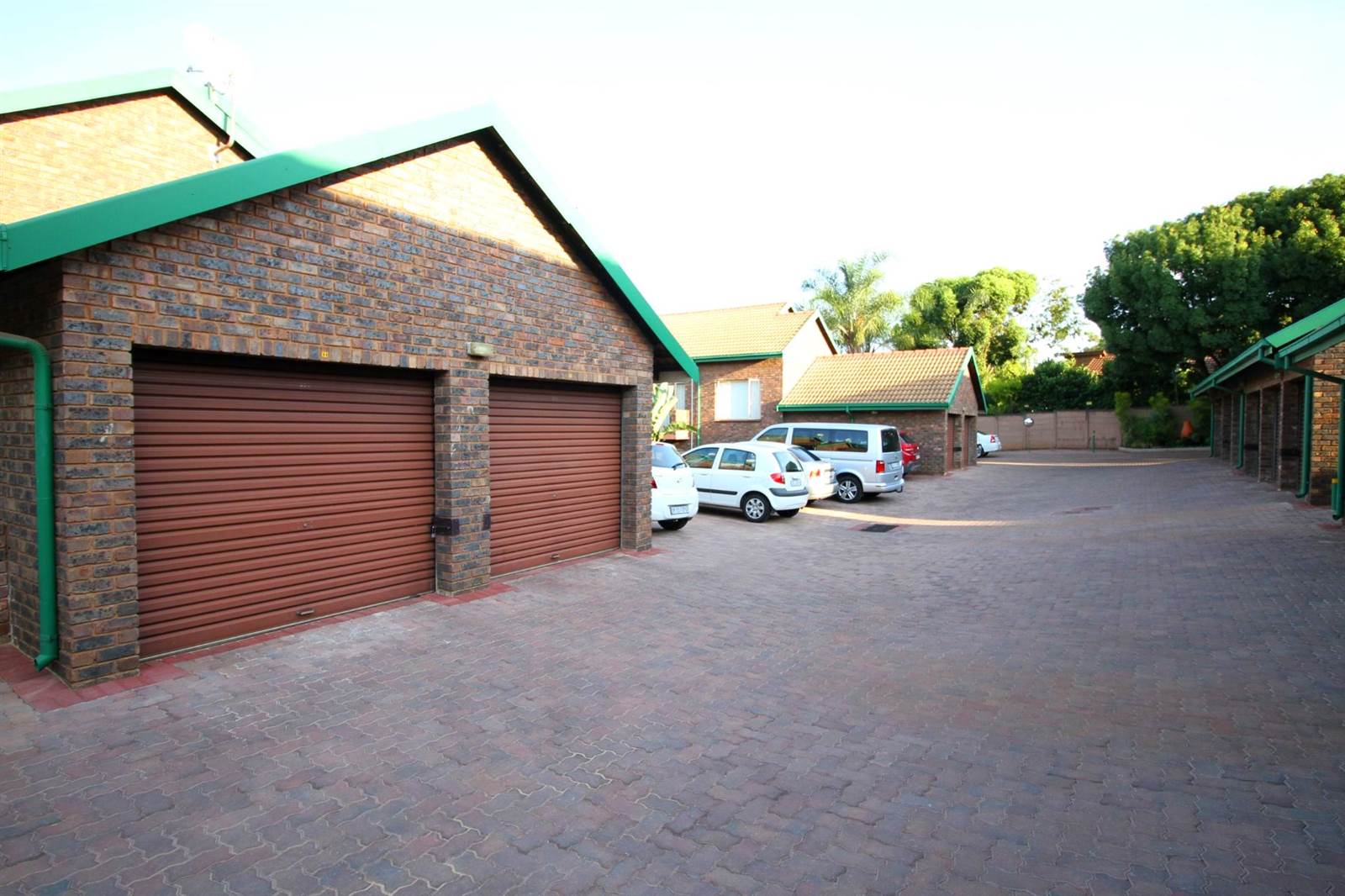 2 Bed Apartment in Centurion CBD photo number 4