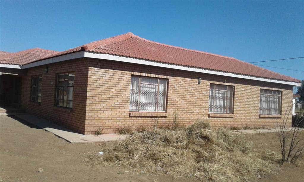 4 Bed House in Vlakfontein photo number 10
