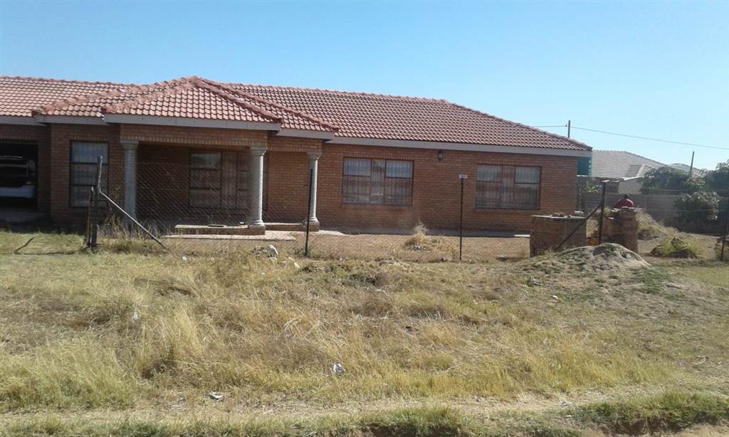 4 Bed House in Vlakfontein photo number 12