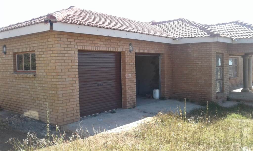 4 Bed House in Vlakfontein photo number 2