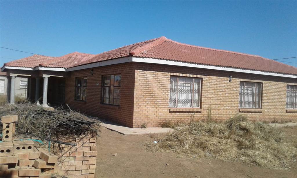 4 Bed House in Vlakfontein photo number 7