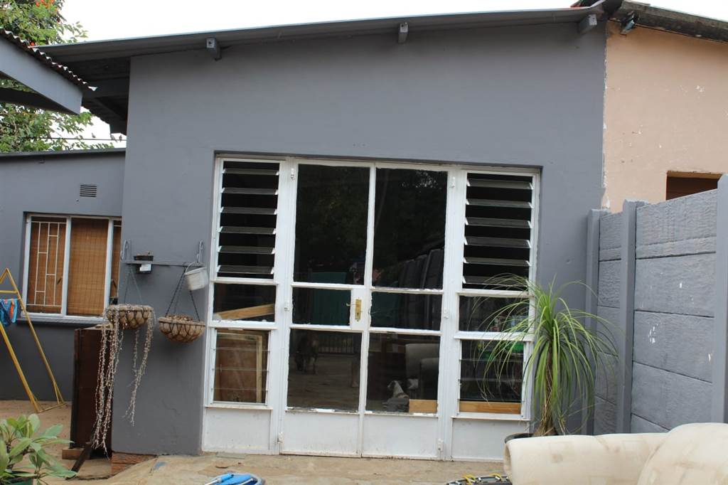 3 Bed House in Protea Park photo number 21