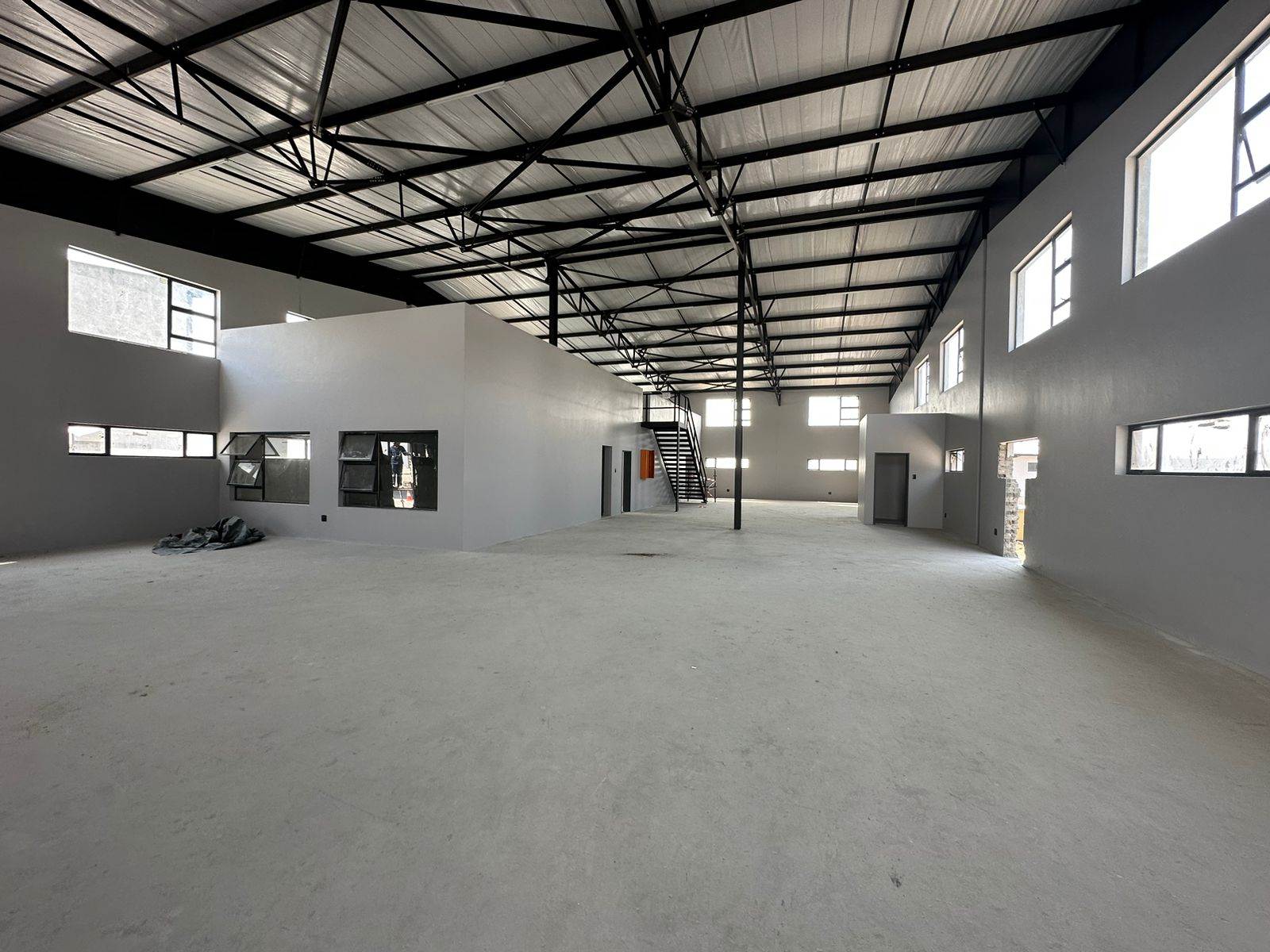 594  m² Commercial space in Waterval East photo number 2
