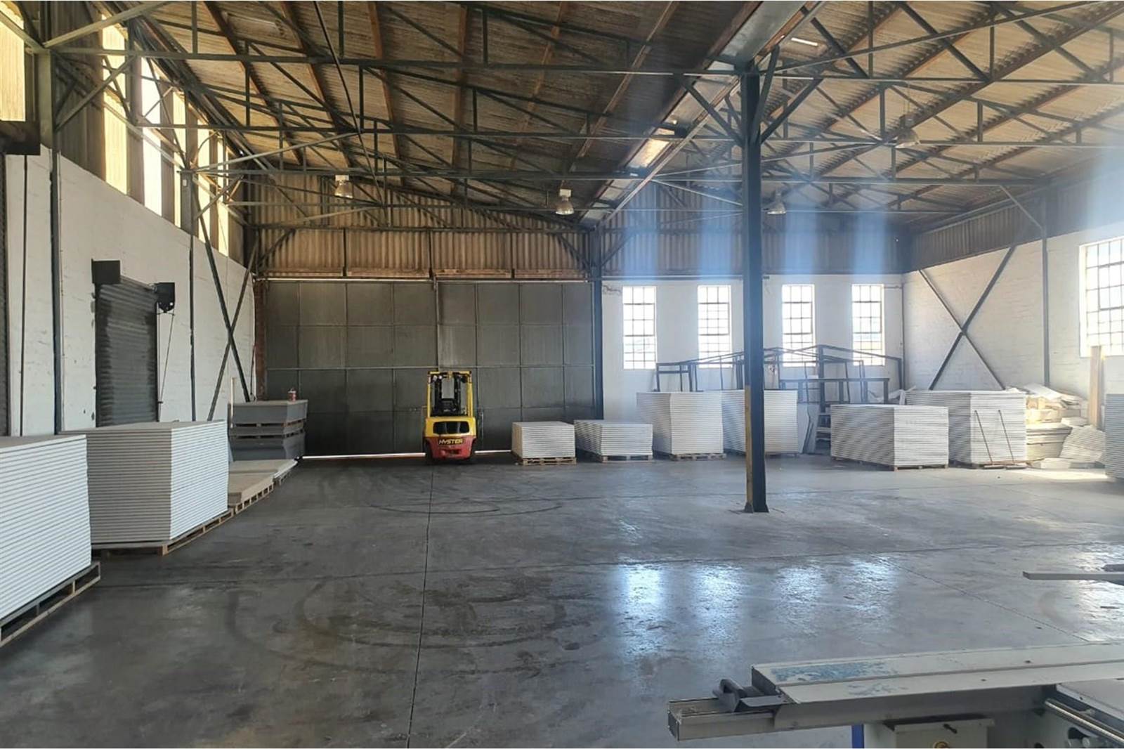 650  m² Industrial space in Deal Party photo number 4
