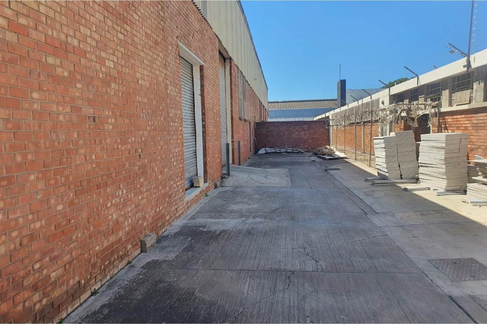 650  m² Industrial space in Deal Party photo number 12
