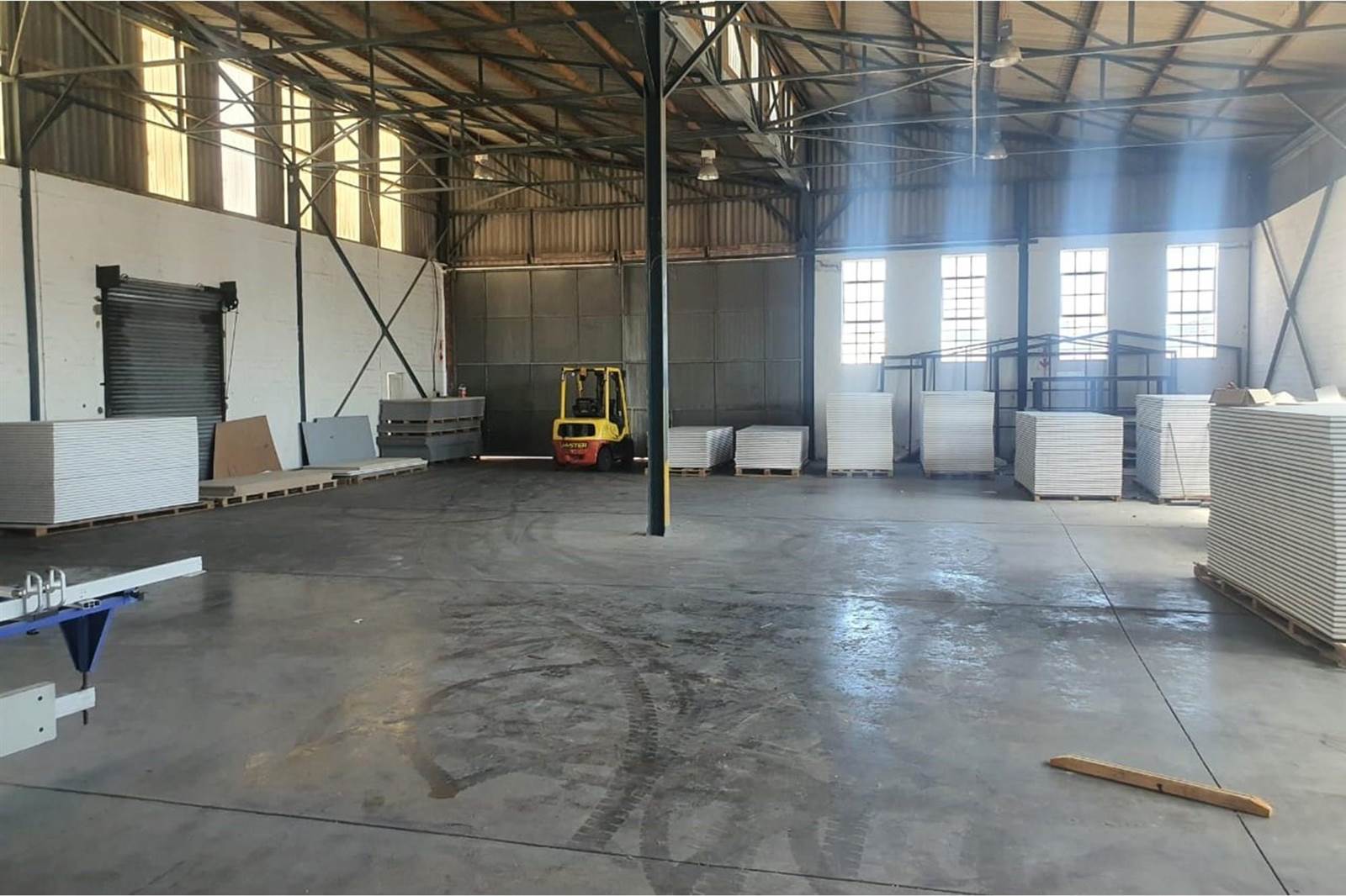 650  m² Industrial space in Deal Party photo number 5