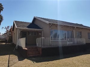 4 Bed House in Klippoortje