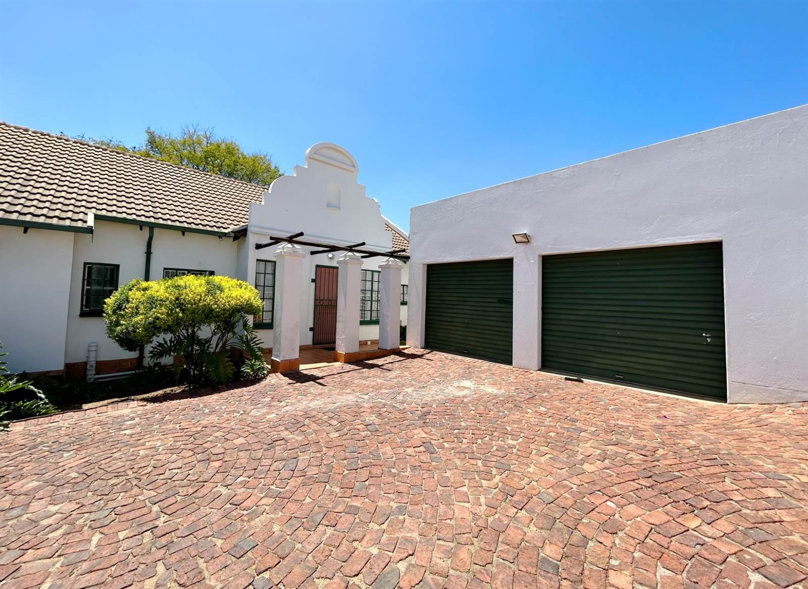 3 Bed Townhouse in Newlands photo number 2