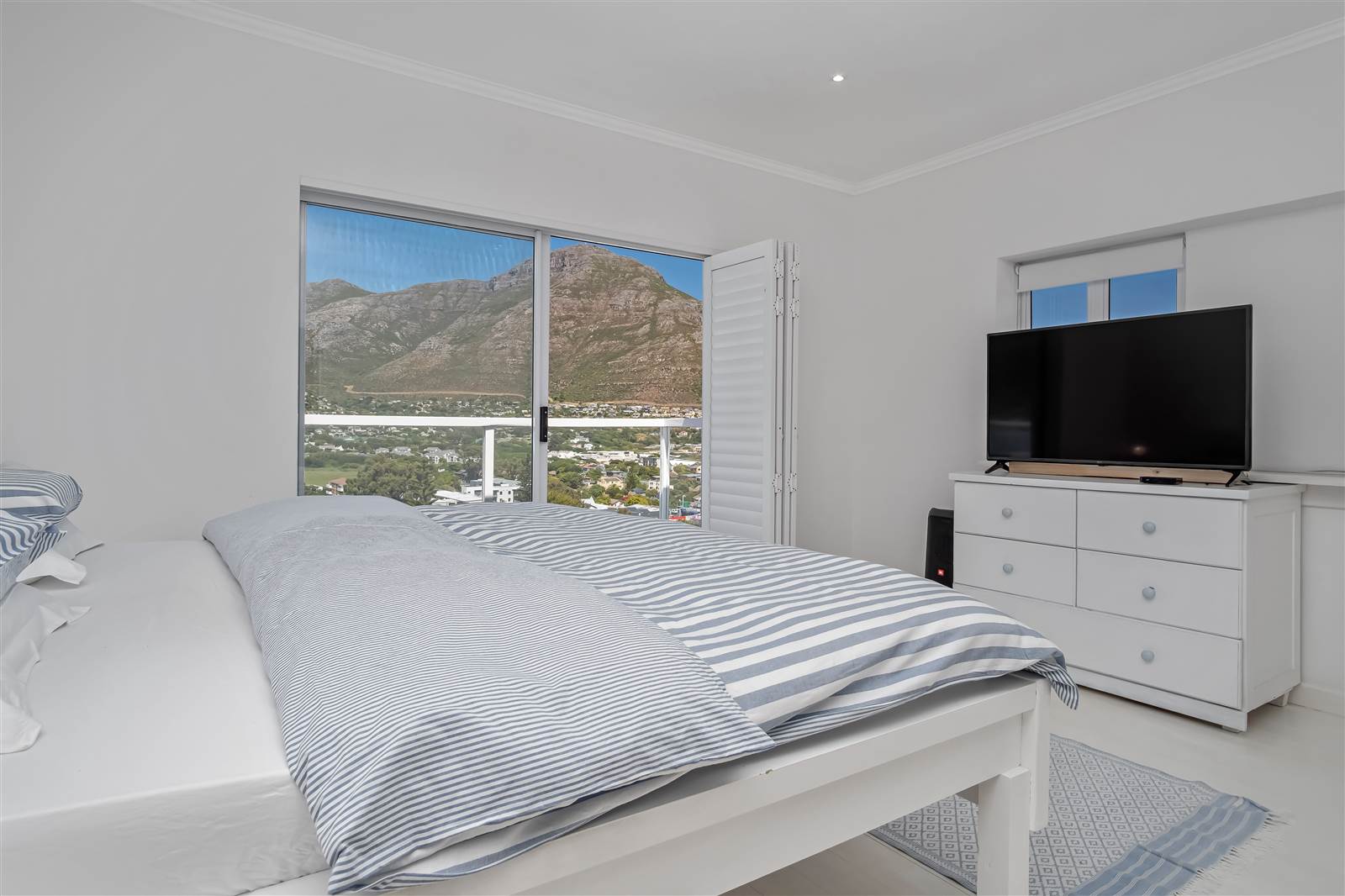 6 Bed House in Hout Bay and surrounds photo number 11