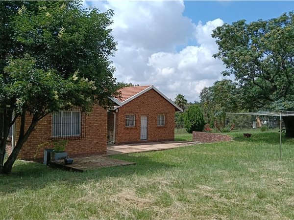 8 593 m² Smallholding 8 593 m² Smallholding