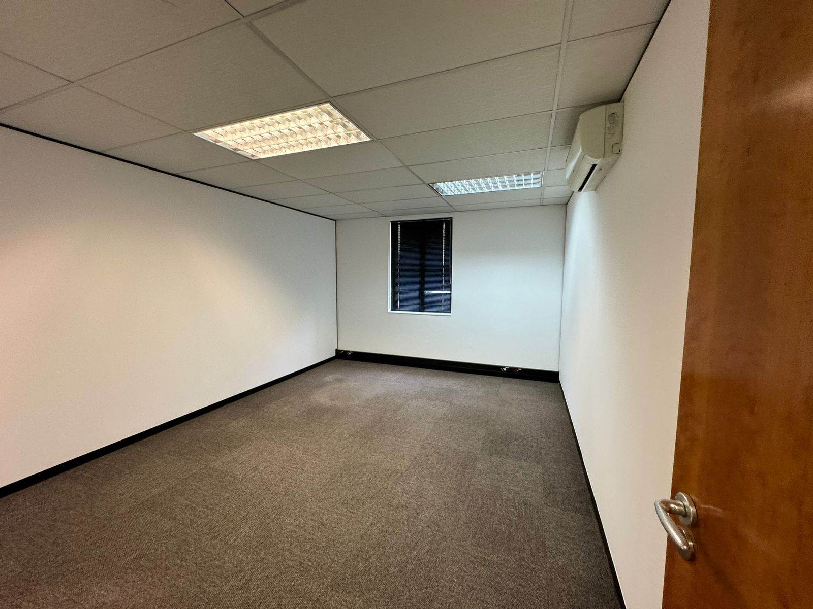 284  m² Commercial space in Morningside photo number 12