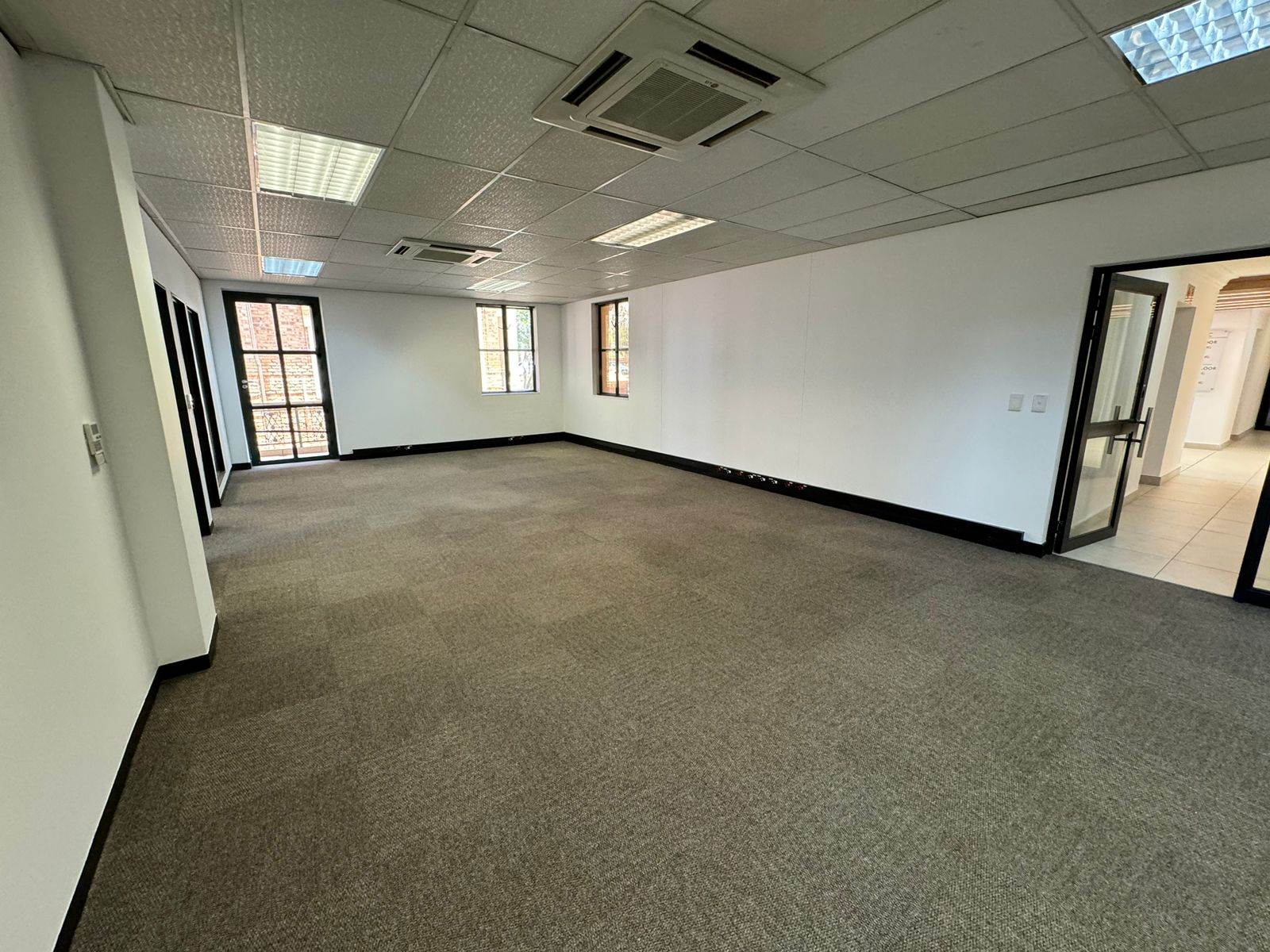 284  m² Commercial space in Morningside photo number 18