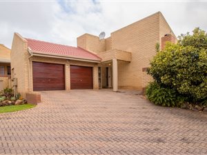 3 Bed Townhouse in Zwartkop