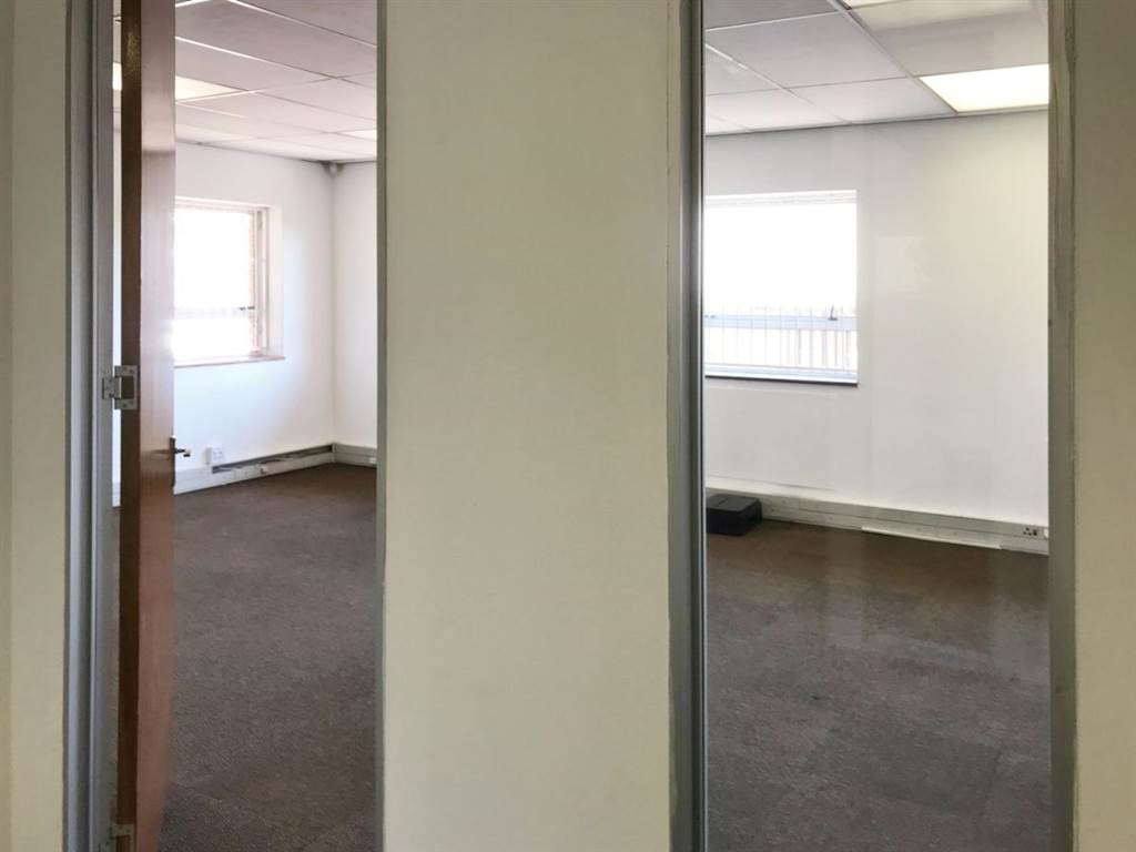 164  m² Office Space in Bedfordview photo number 11