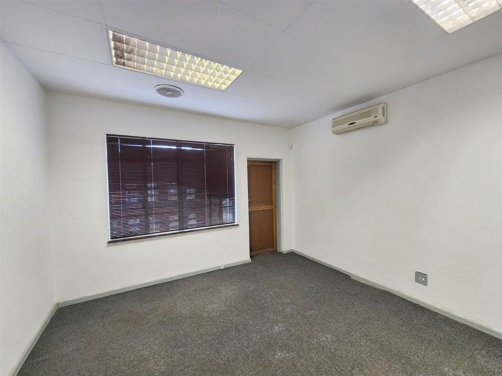 120  m² Commercial space in Eduanpark photo number 11