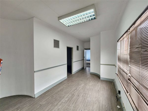 120  m² Commercial space in Eduanpark