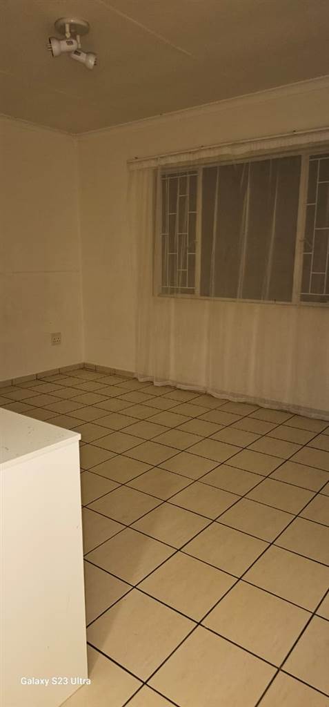 2 Bed Duplex in Greenstone Hill photo number 7