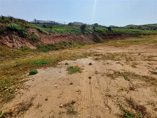 690 m² Land available in Hartenbos