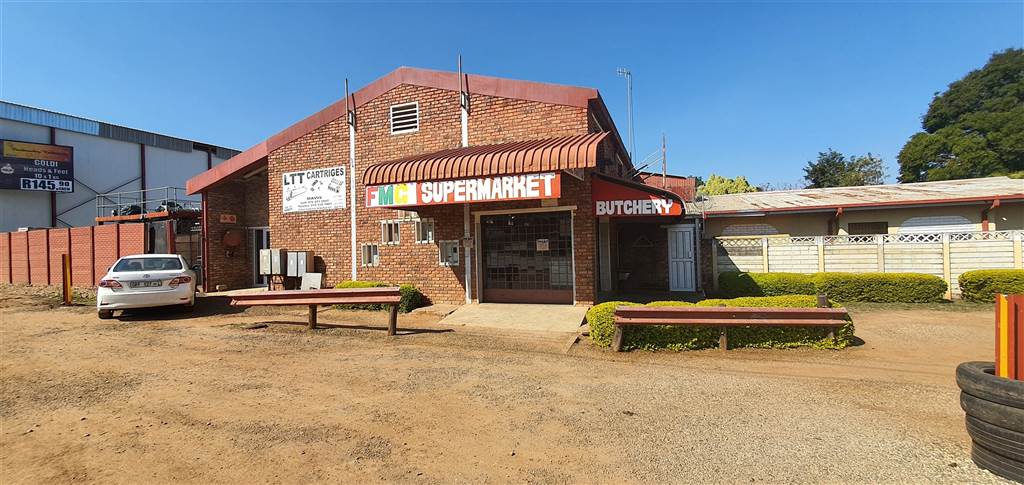 615  m² Commercial space in Louis Trichardt photo number 1