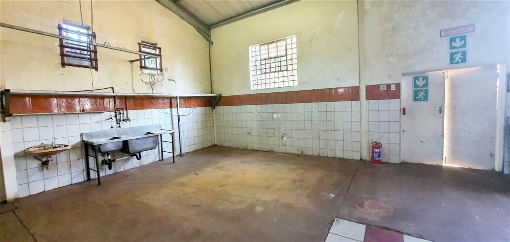 615  m² Commercial space in Louis Trichardt photo number 10