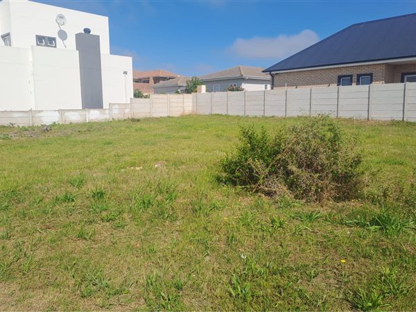 512 m² Land