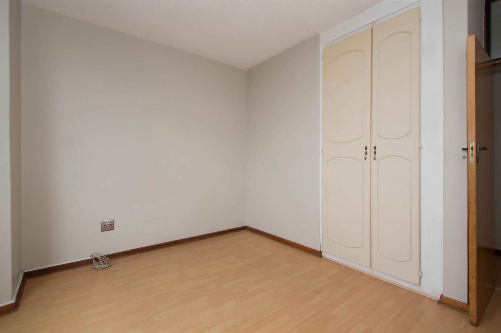 2 Bed Apartment in Bramley Park photo number 22