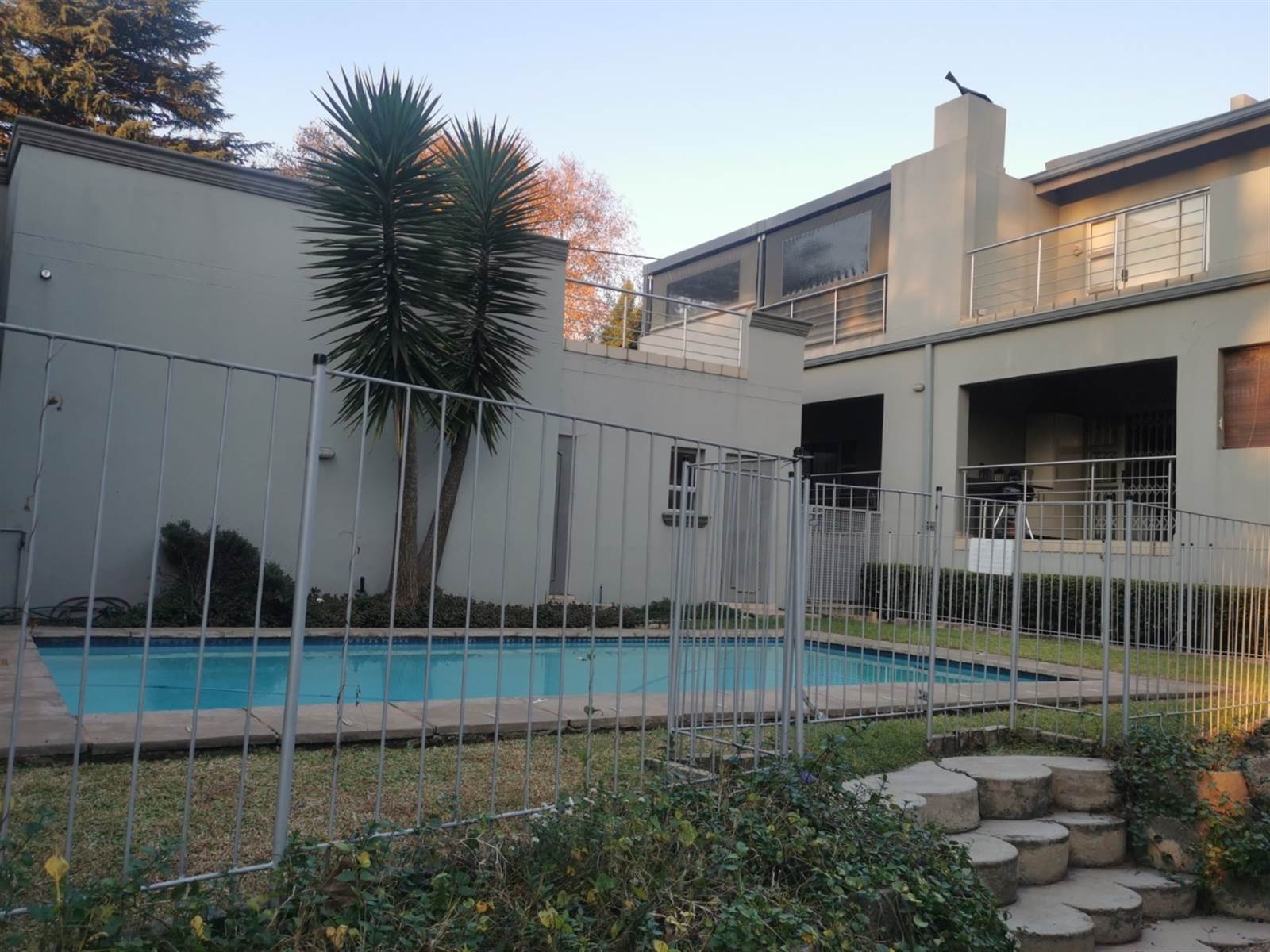 2 Bed Apartment in Craighall photo number 9