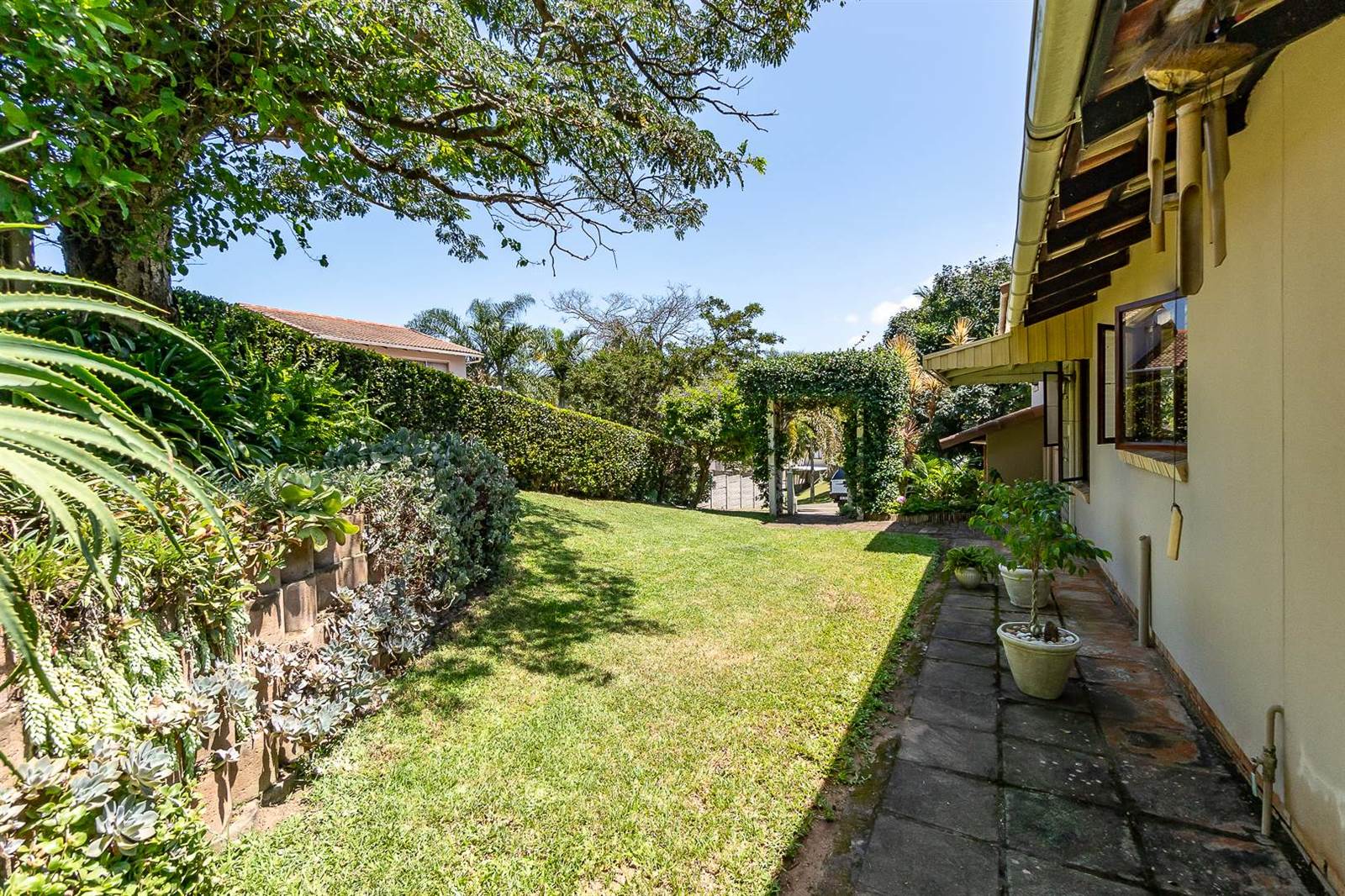 2 Bed Townhouse in Amanzimtoti photo number 28