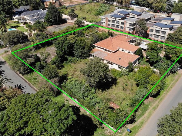 3972 m² Land available in Houghton Estate